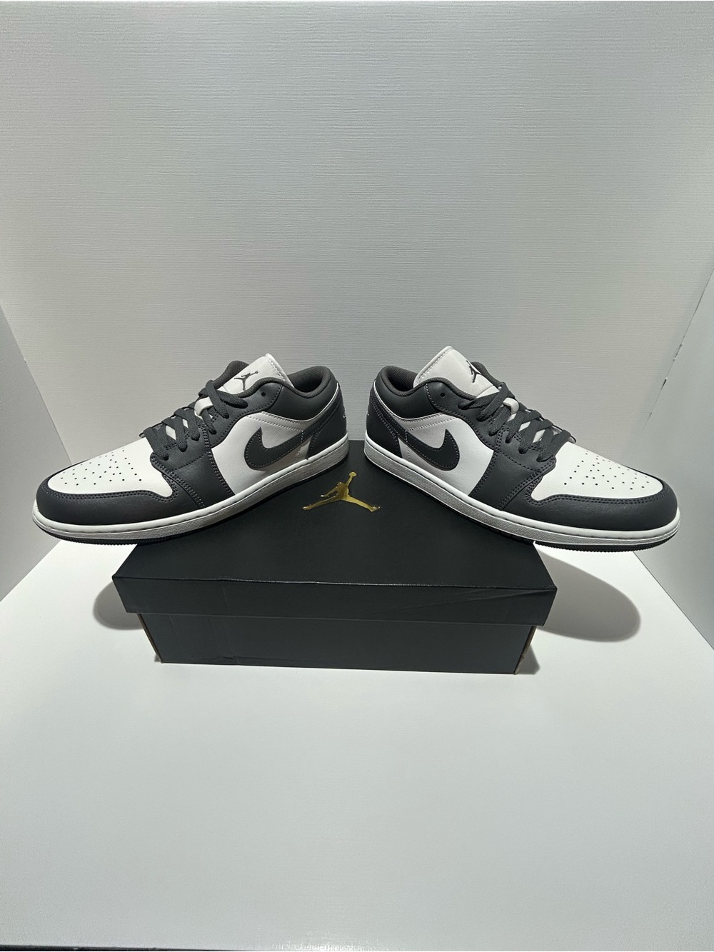 Nike Low-Top Sneakers - White and Gray